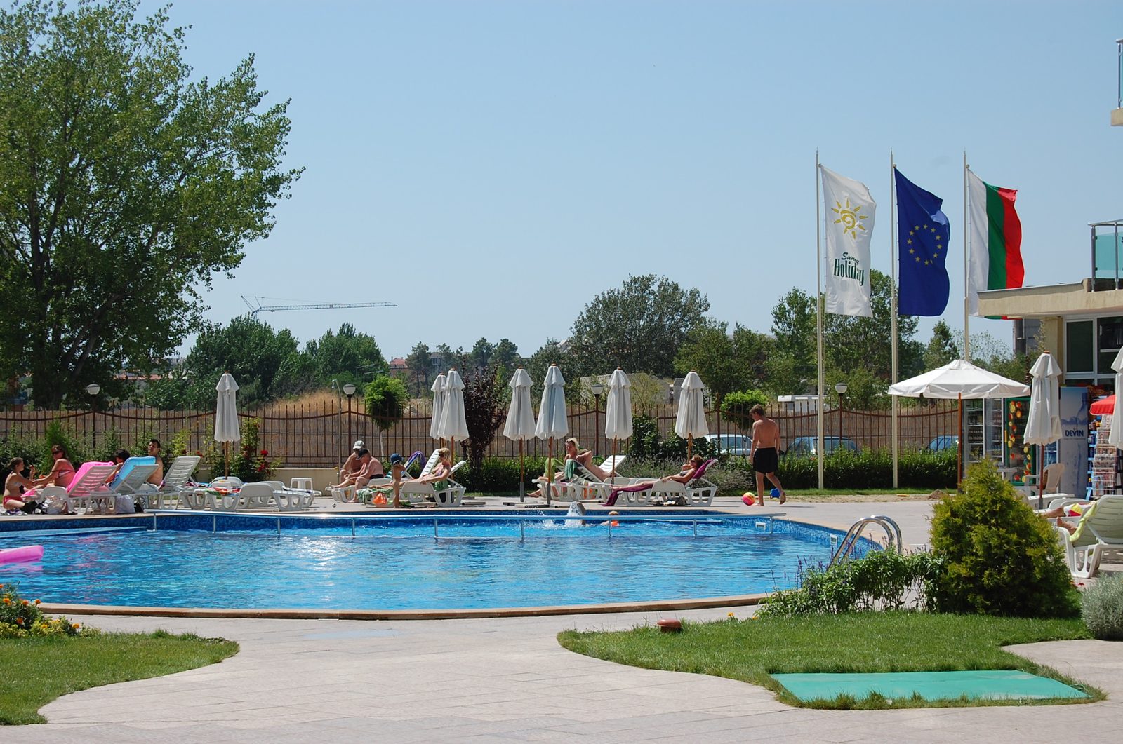The swimming pool of the complex
